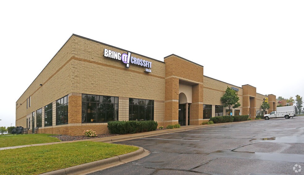 More Photos Of 2959-2995 Water Tower Pl, Chanhassen Showroom For Lease