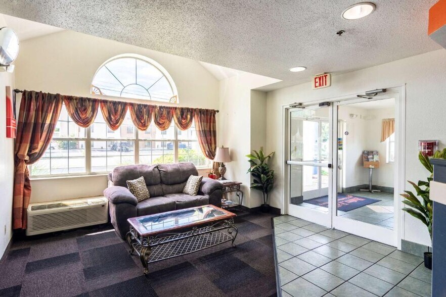More Photos Of 2440 Williams St, Chattanooga Hotel For Sale