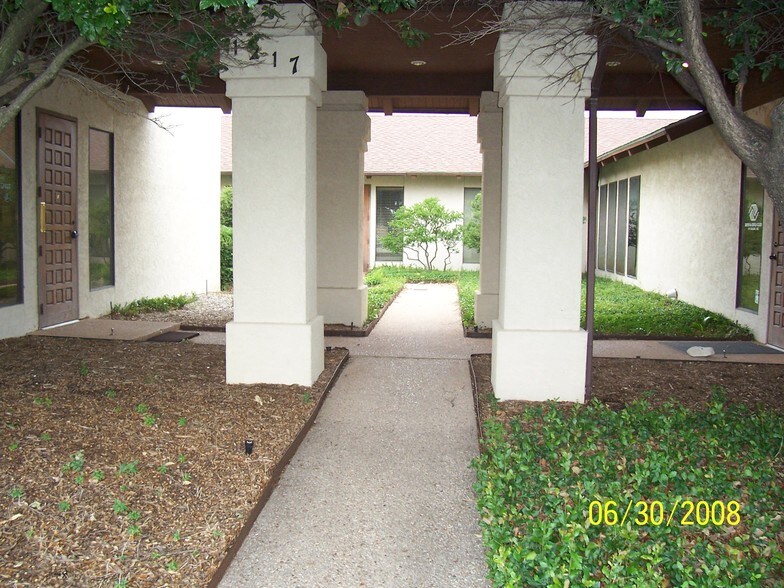 More Photos Of 1215 E South 11th St, Abilene Office For Lease