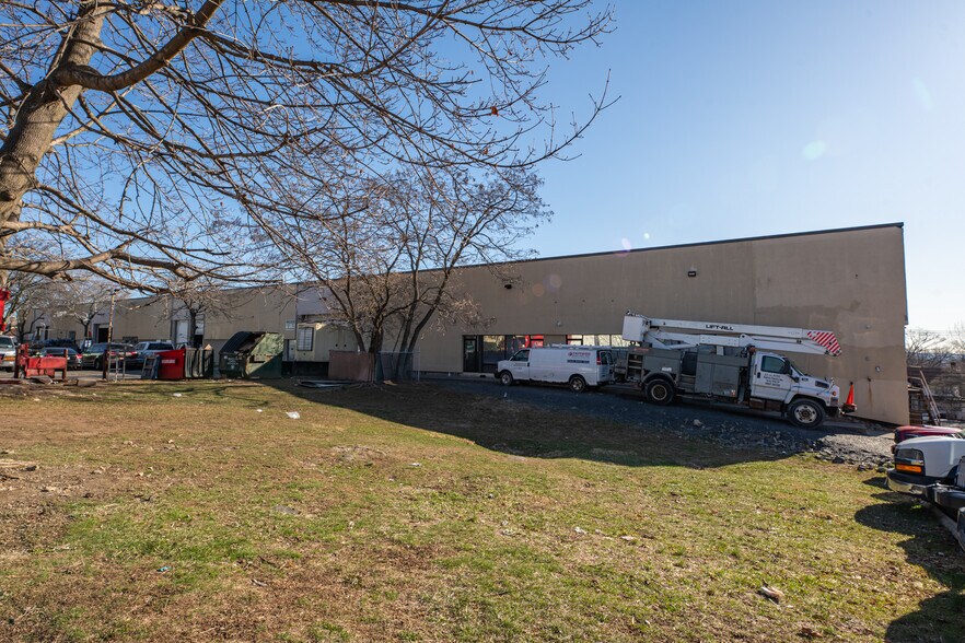 More Photos Of 310 Roosevelt Ave, Spring Valley Freestanding For Lease