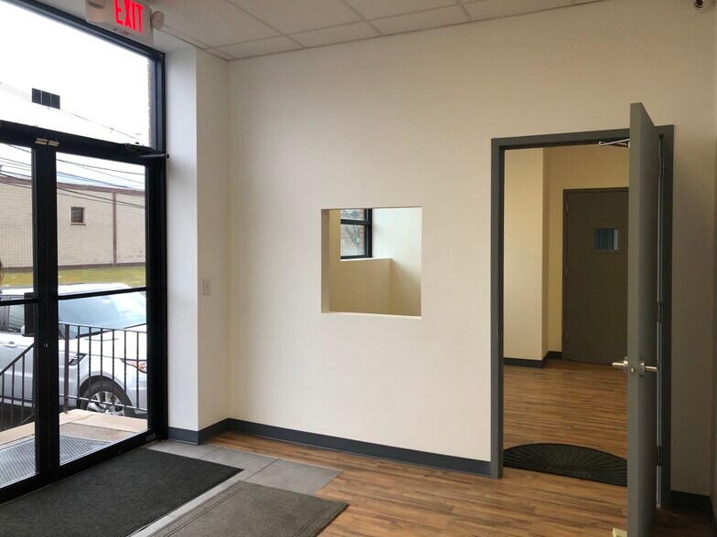 More Photos Of 746 Gotham Pky, Carlstadt Warehouse For Lease