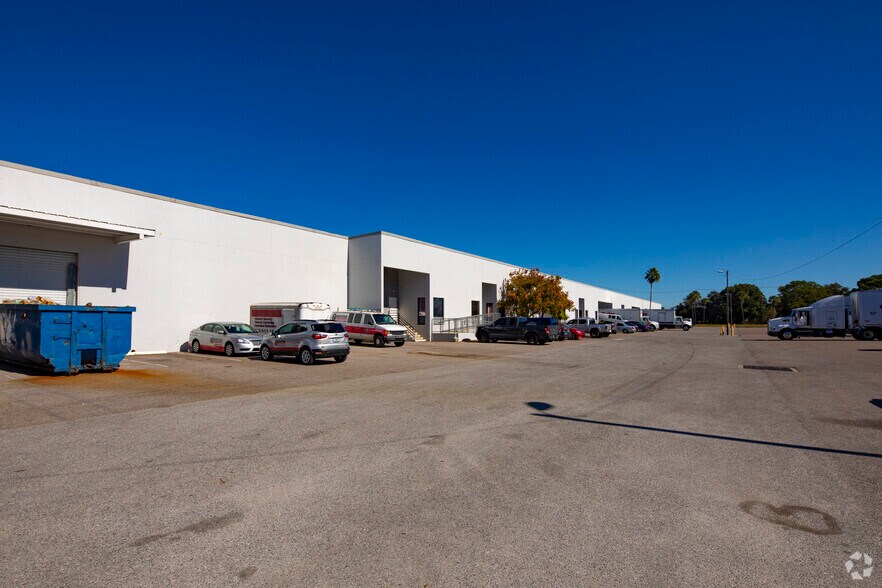 More Photos Of 5501-5519 Pioneer Park Blvd, Tampa Unknown For Lease