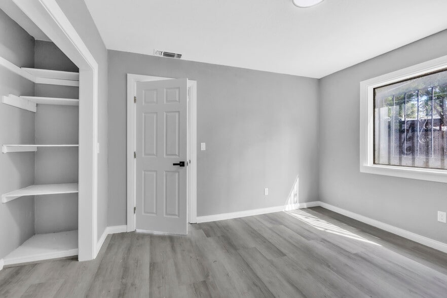 More Photos Of 1006 Lochbrae Rd, Sacramento Assisted Living For Sale