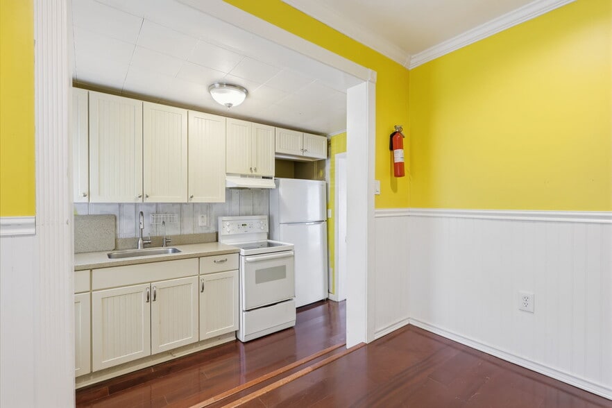 More Photos Of 168 White Horse Ave, Hamilton Office For Sale