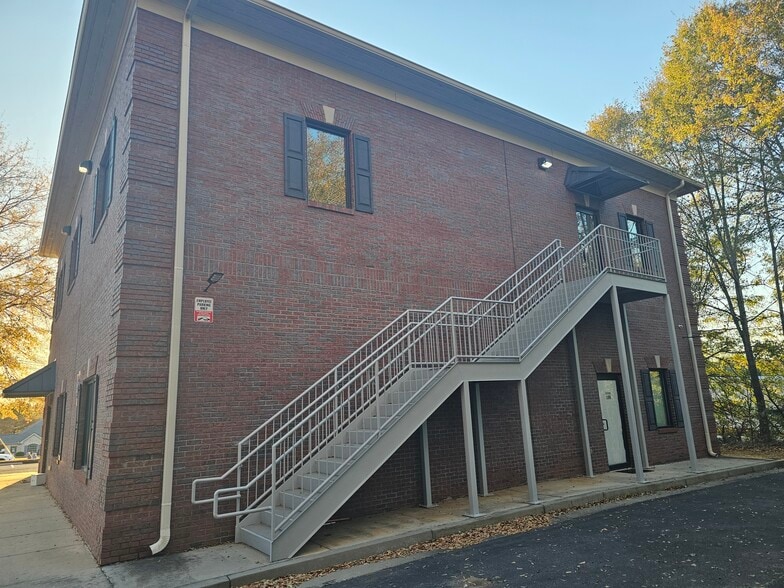 More Photos Of 2013 Lawrenceville Suwanee Rd, Lawrenceville Office For Lease