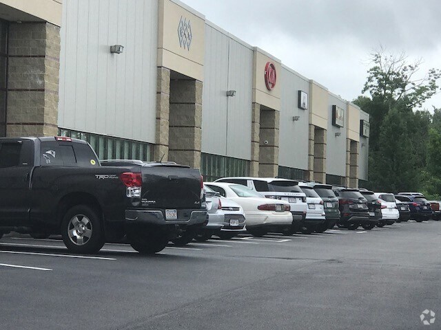 More Photos Of 362 Elm St, Marlborough Light Distribution For Lease