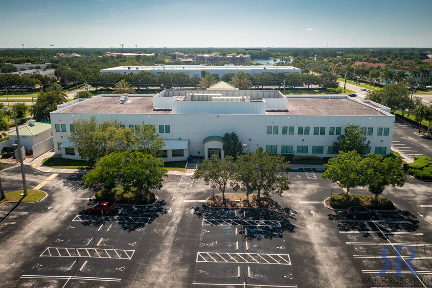 More Photos Of 300 NW Peacock Blvd, Port Saint Lucie Office For Sale