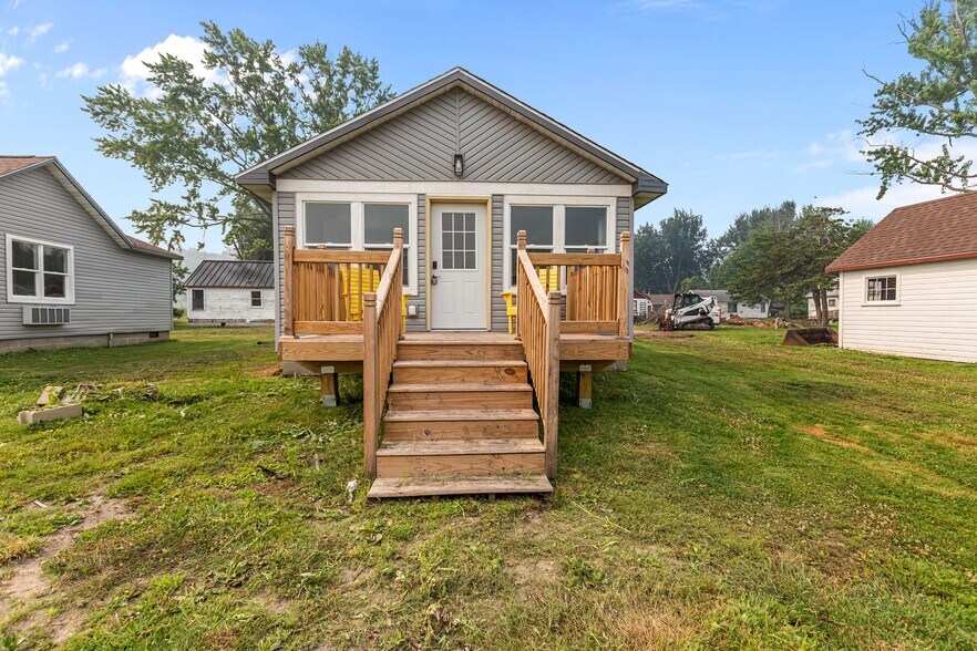 More Photos Of 138 E Front St, Marquette Trailer Camper Park For Sale