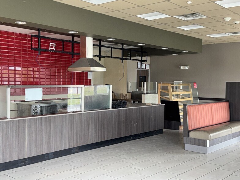 More Photos Of 3941 Broadway St, Cheektowaga Freestanding For Sale