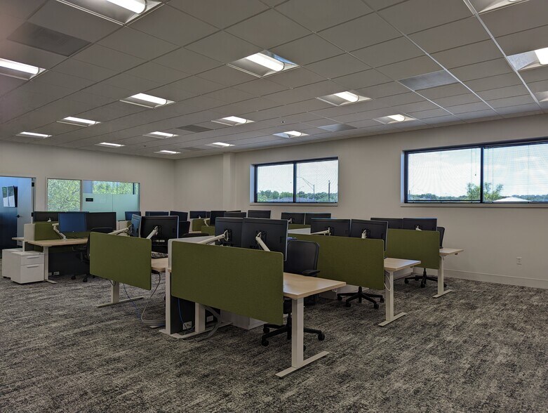 More Photos Of 11340 Blondo St, Omaha Loft Creative Space For Lease