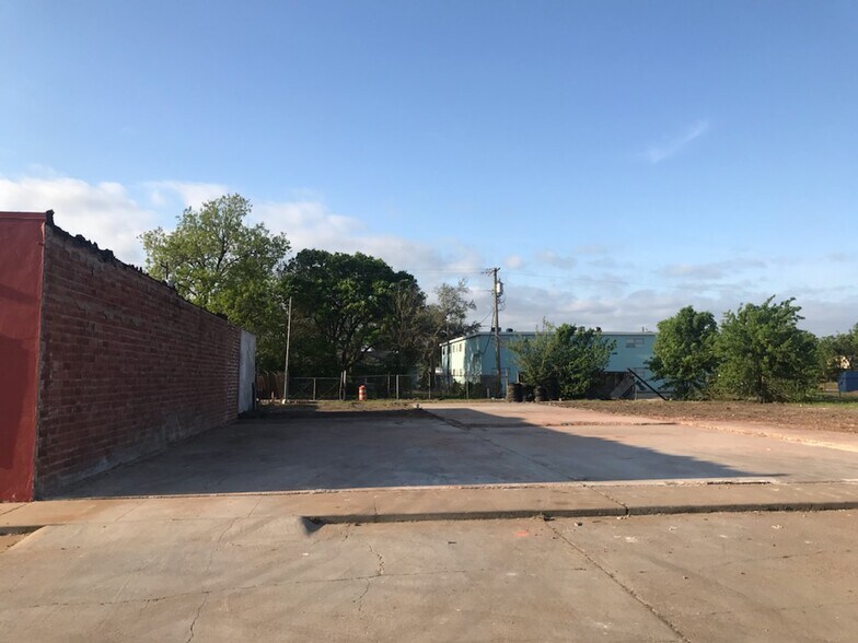 More Photos Of 909 N 8th Ave, Texas City Storefront Retail Office For Sale