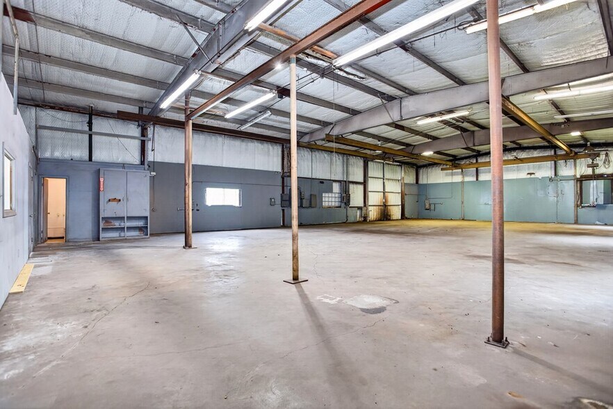 More Photos Of 903 Sayers St, Lufkin Warehouse For Sale