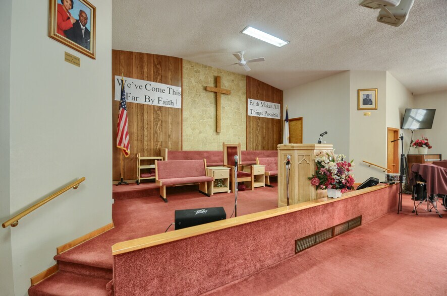 More Photos Of 3306 Lippincott Blvd, Burton Specialty For Sale