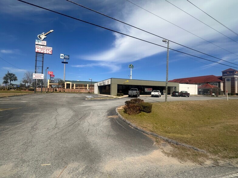 More Photos Of 4661 Chambers Rd, Macon-Bibb Storefront For Sale