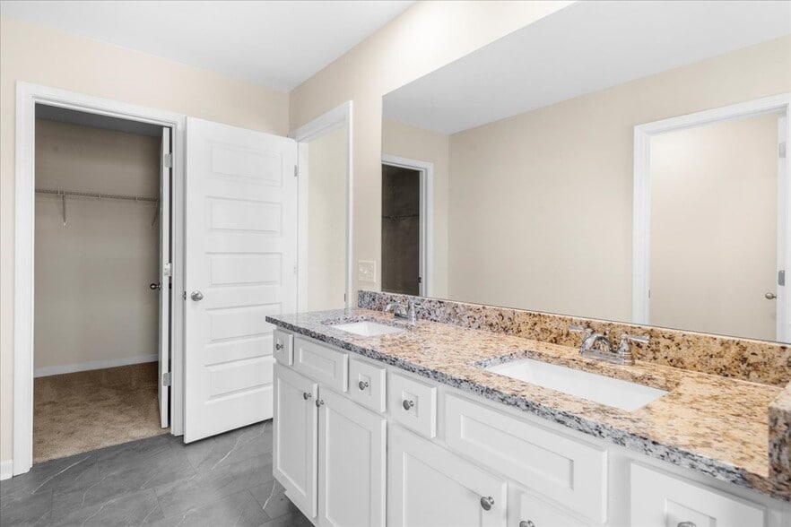 More Photos Of 300 Harrison Dr, Calhoun Apartments For Sale
