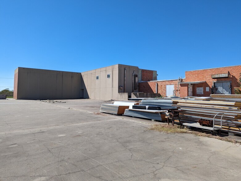 More Photos Of 230 Maddox, Aransas Pass Industrial For Sale