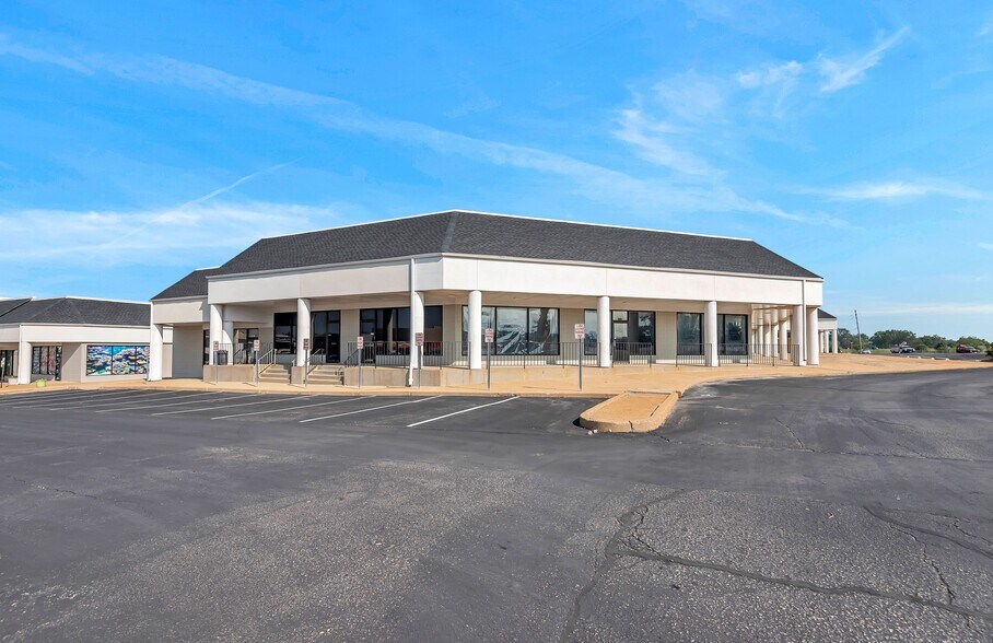 More Photos Of 7525-7535 S Lindbergh Blvd, Saint Louis Freestanding For Lease