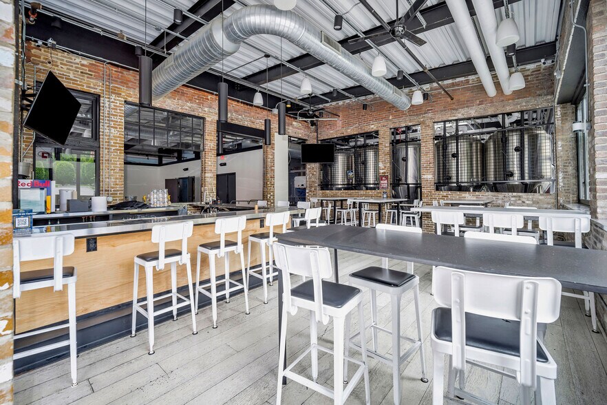 More Photos Of 331 E 13th St, Cincinnati Restaurant For Lease