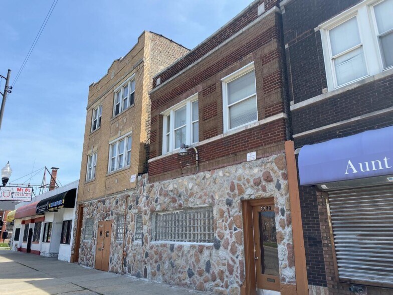 Primary Photo Of 4209 W Cermak Rd, Chicago Apartments For Sale