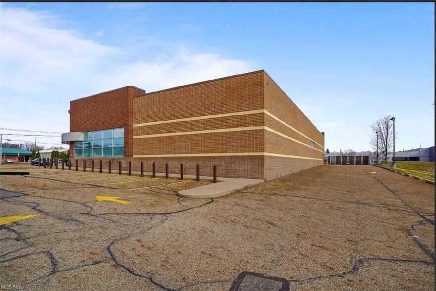 More Photos Of 7800 Cleveland Ave NW, North Canton Drugstore For Sale