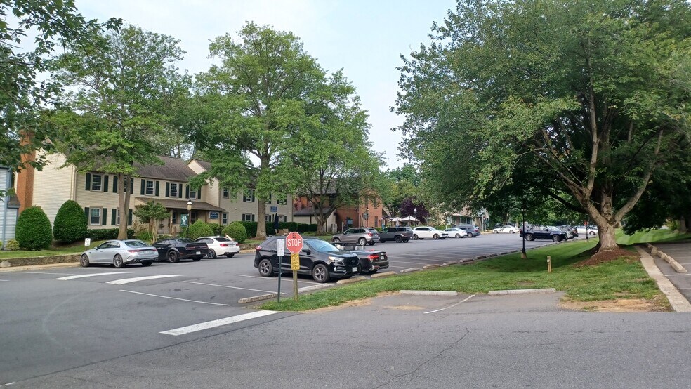 More Photos Of 9911-9913 Georgetown Pike, Great Falls Storefront Retail Office For Lease