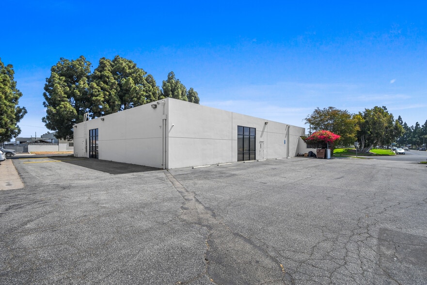 More Photos Of 10703 Progress Way, Cypress Office For Sale