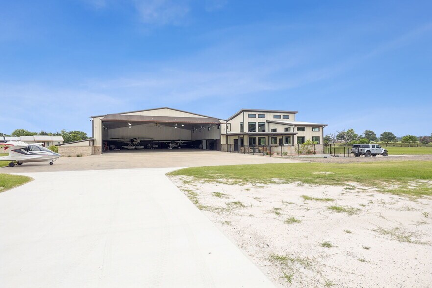 More Photos Of 863 Vz County 1508 rd, Van Airplane Hangar For Sale