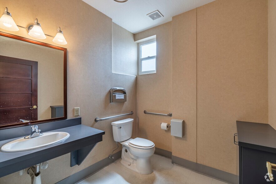 More Photos Of 218-222 California Ave, Reno Office For Sale