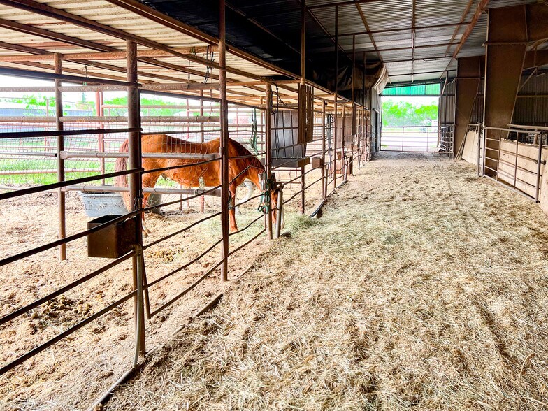 More Photos Of 4901 Eagle Pass Rd, Abilene Warehouse For Sale