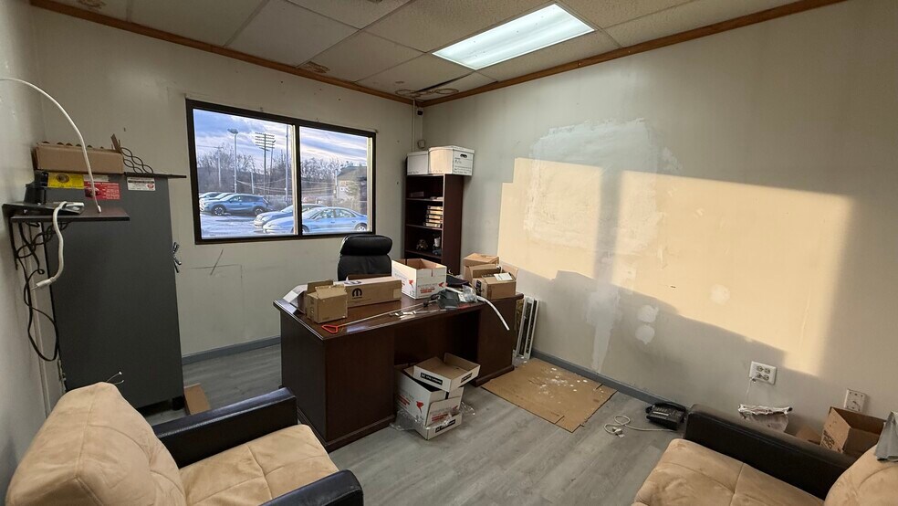 More Photos Of 124 3rd St, Allentown Auto Dealership For Lease
