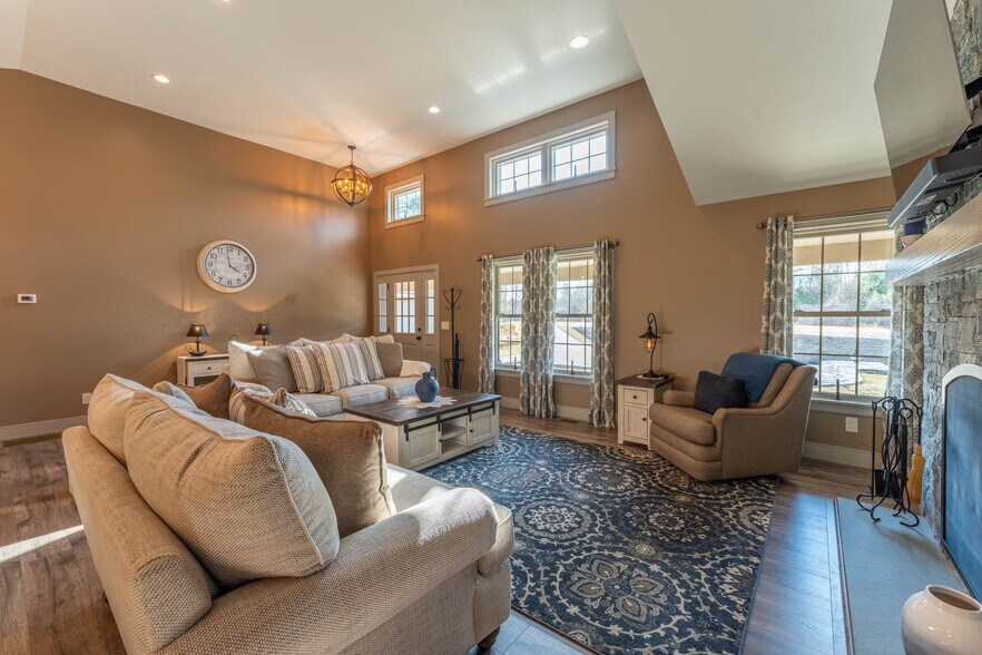 More Photos Of 110 Wauregan Rd, Canterbury Flex For Sale