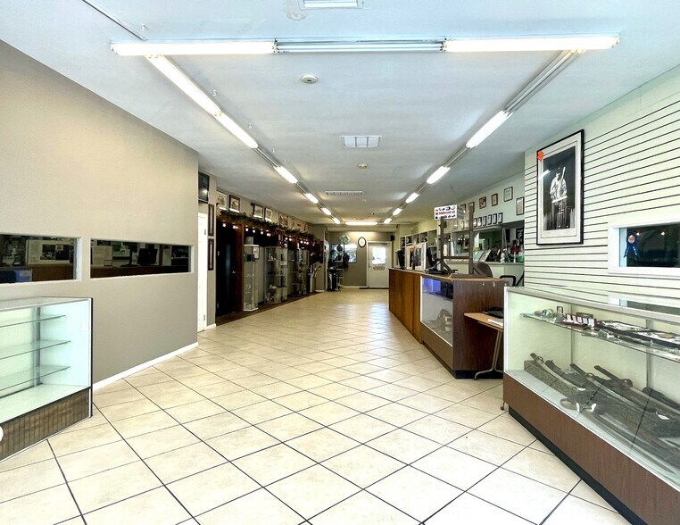 More Photos Of 24336 Main St, Newhall General Retail For Lease