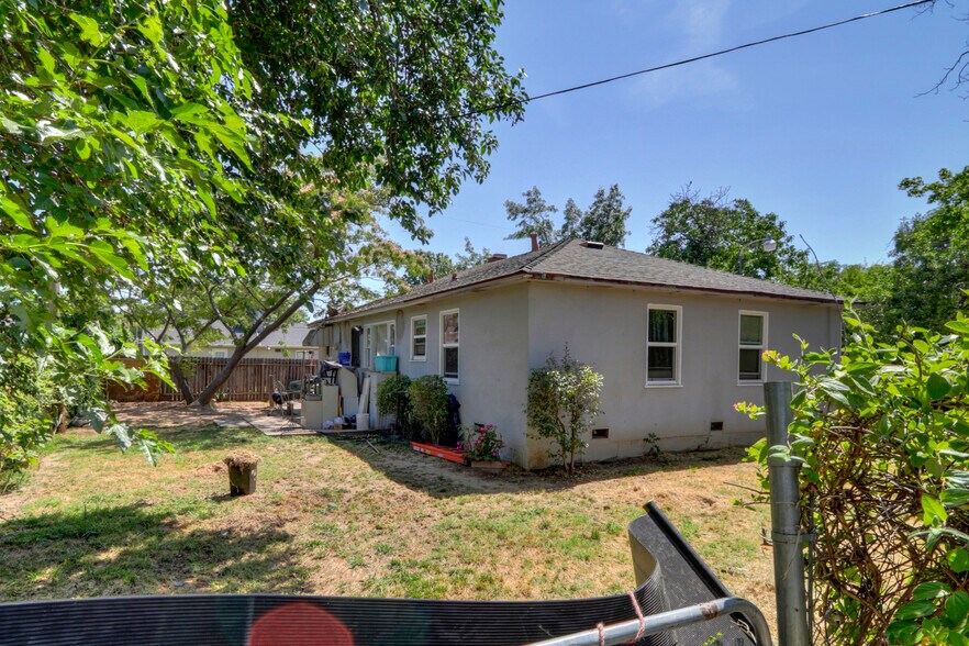 More Photos Of 2652 21st Ave, Sacramento Apartments For Sale