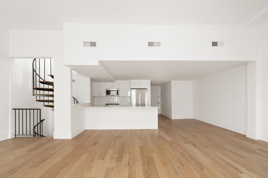 More Photos Of 74 Franklin St, New York Apartments For Sale