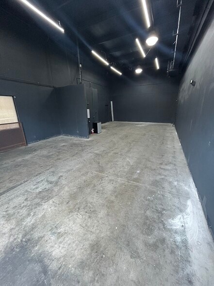 More Photos Of 17030 Alico Commerce Ct, Fort Myers Warehouse For Sale