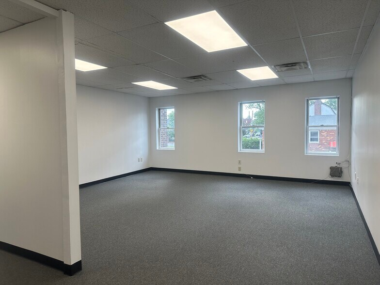 More Photos Of 7 Northern Blvd, Great Neck Storefront Retail Residential For Lease