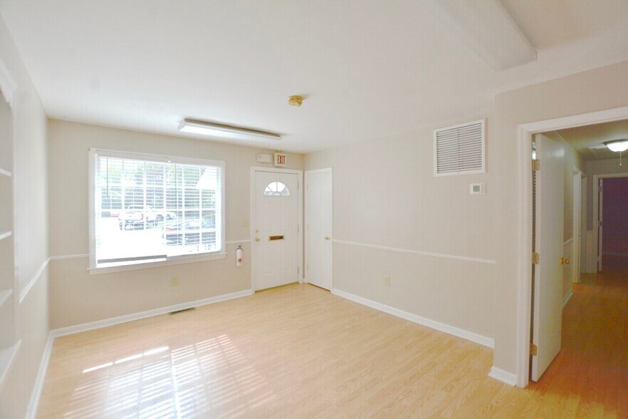 More Photos Of 1752 Jessamine Rd, Charleston Coworking Space