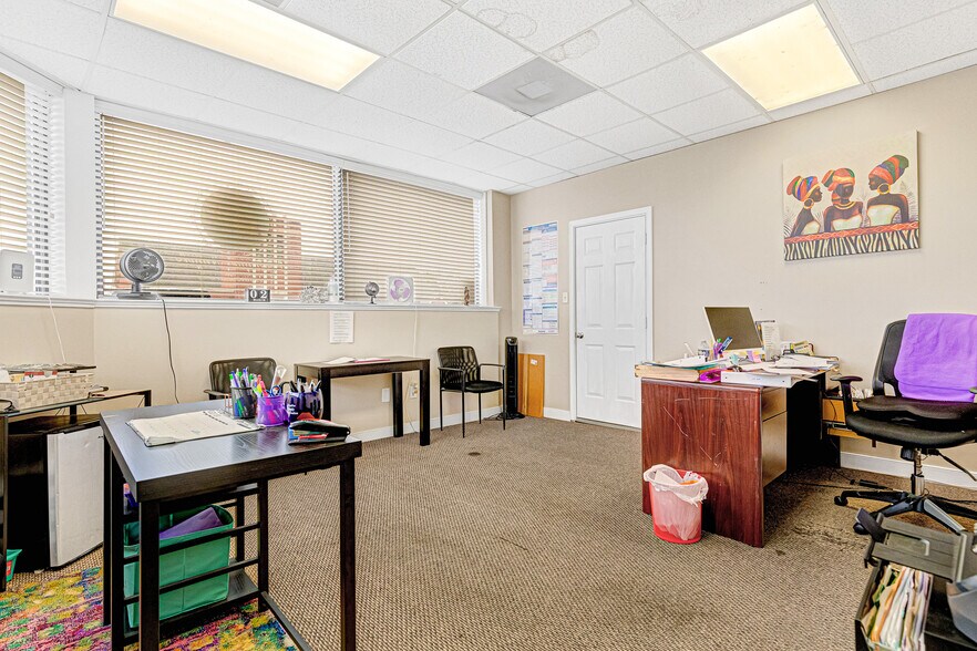 More Photos Of 10 W Williamsburg Rd, Sandston Office For Sale