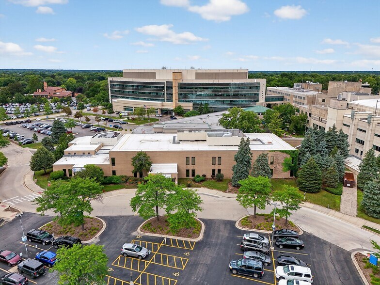 More Photos Of 890 S Garfield Ave, Libertyville Medical For Lease