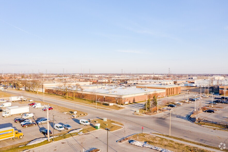 More Photos Of 677 N Larch Ave, Elmhurst Industrial For Sale