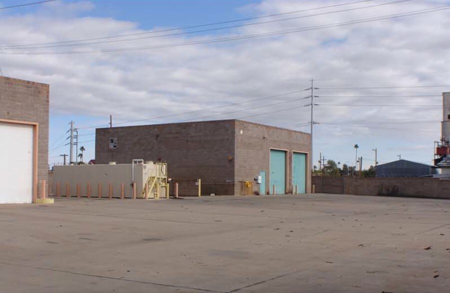 More Photos Of 254 W Broadway Rd, Mesa Distribution For Lease