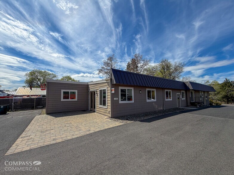 More Photos Of 2524 NE Division St, Bend Office For Lease