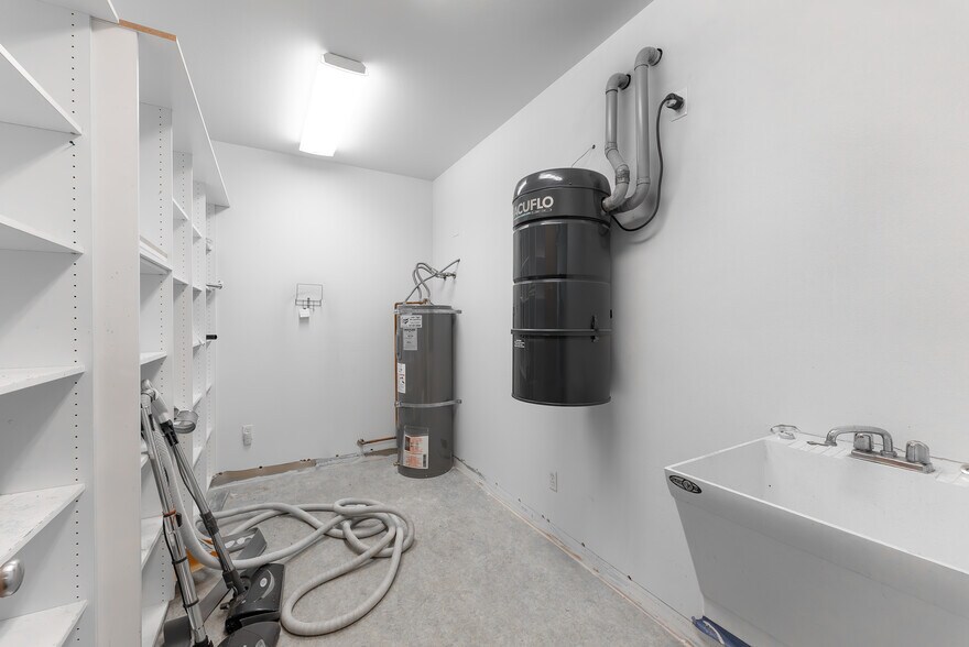 More Photos Of 2665 Glendale Valley Rd, Glendale Office For Sale