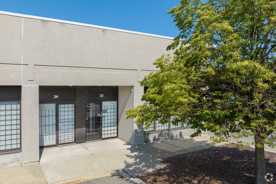 More Photos Of 4161 Sladeview Cres, Mississauga Light Distribution For Lease