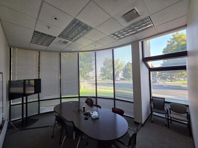 More Photos Of 1009 N Center Pky, Kennewick Office For Lease