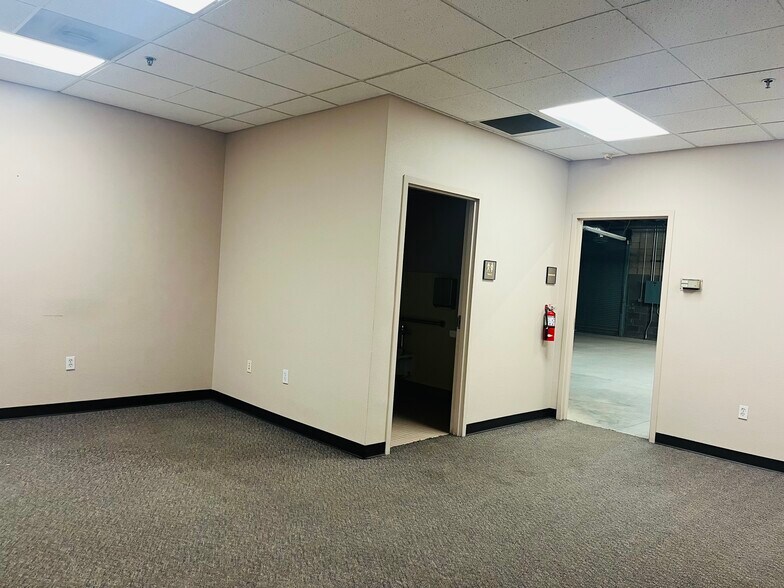 More Photos Of 1951 Stella Lake Dr, Las Vegas Light Distribution For Lease