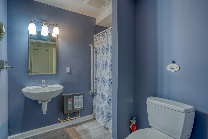 More Photos Of 110 Anglers Rd, Lewes Hotel For Sale