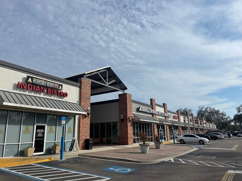 More Photos Of 12961 N Main St, Jacksonville Unknown For Lease