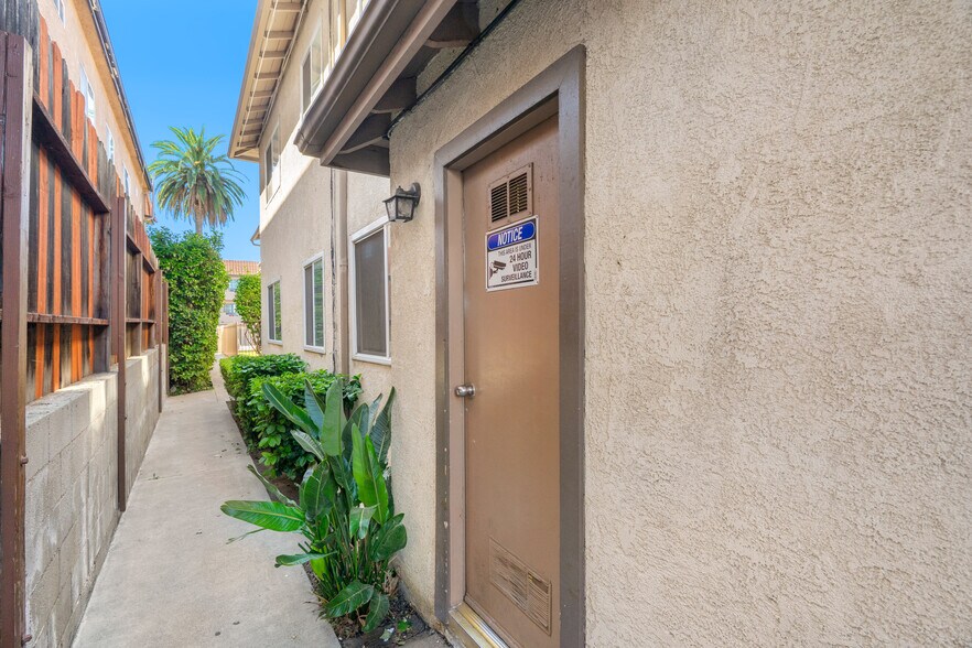 More Photos Of 14643 Friar St, Van Nuys Apartments For Sale