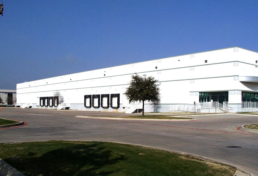 More Photos Of 1520 Luna Rd, Carrollton Warehouse For Lease